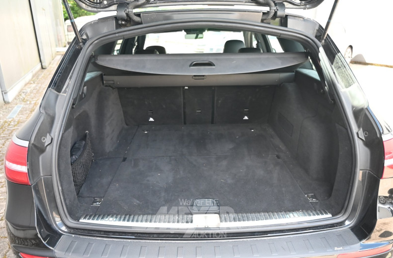 Mercedes-Benz E350 d T 9G-Tronic AMG Line, schwarz
