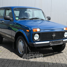 Los 222: Lada Niva 4x4, blau
