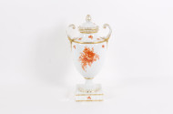 Amphorenvase, mit Blumendekor in Rot