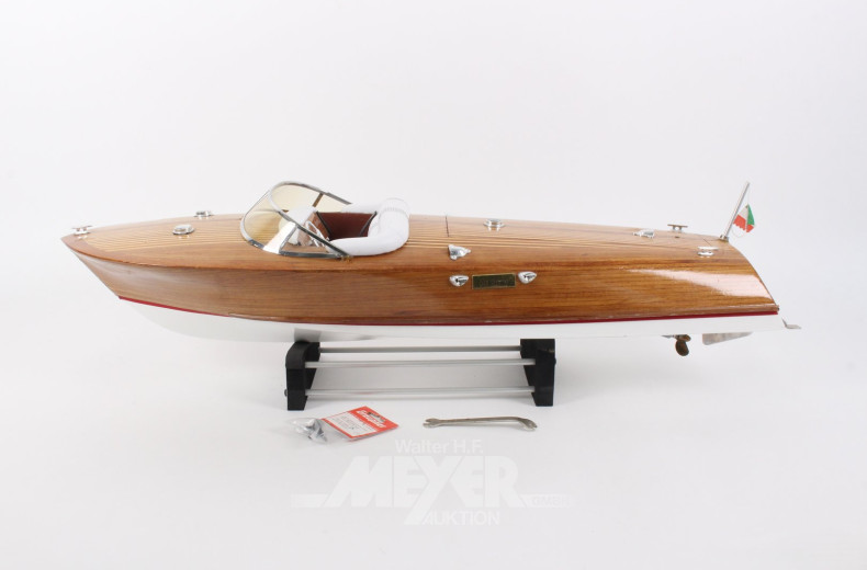 Modell-Motorsportboot "Riviera 80" mit passendem Transportgestell