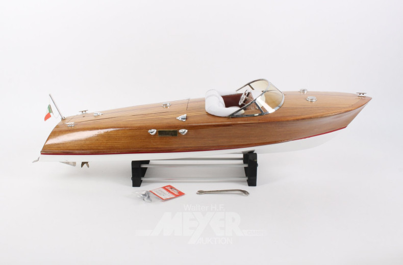 Modell-Motorsportboot "Riviera 80" mit passendem Transportgestell