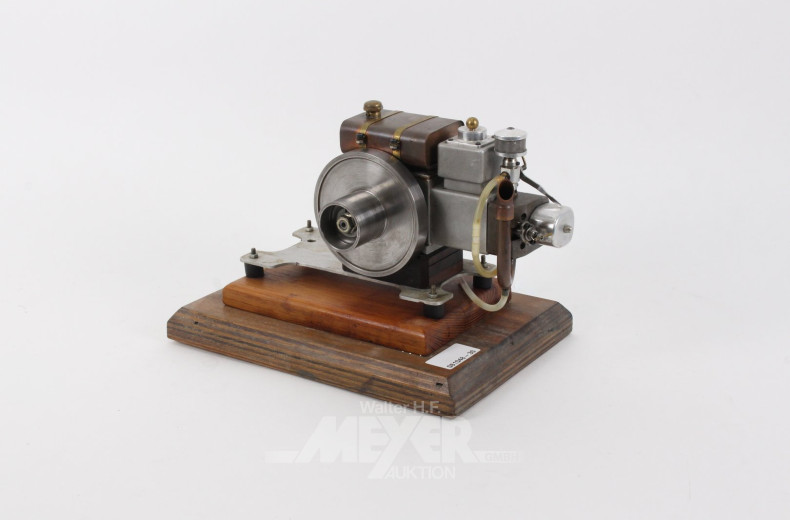 Hit and Miss-Motor: Modell eines wassergekühlten Einzylinder-Viertakt-Benzinmotors