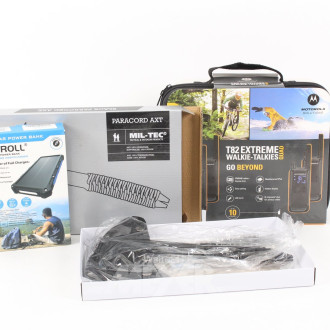 Konvolut: Solar-Powerbank, 2 Outdooräxte, Funkgeräte-Set (4 Geräte)