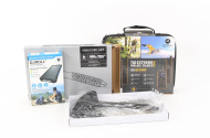 Konvolut: Solar-Powerbank, 2 Outdooräxte, Funkgeräte-Set (4 Geräte)