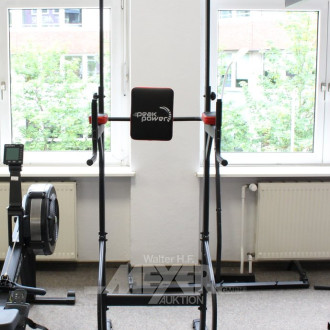 Kraftstation für Klimmzüge und Bauchtraining