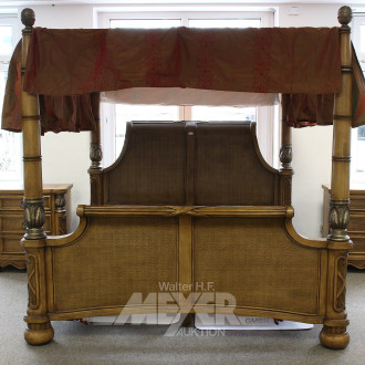 massives Himmelbett mit 2 Nachtschränken, 3-zügig