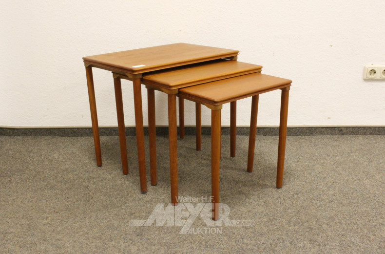 Dreisatztisch im dänischen Stil