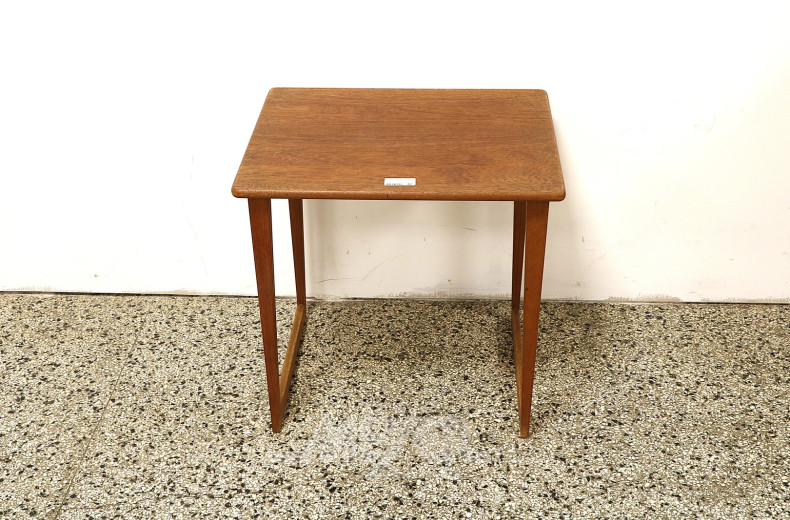 kl. Beistelltisch, ca. 48 x 40 cm