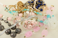 Posten Modeschmuck, best. aus div. Perlenketten, Armbänder, Anhänger etc.