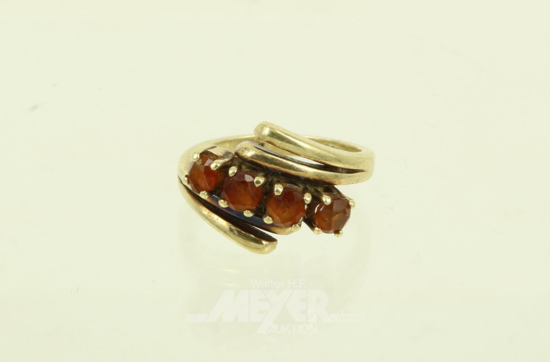Ring mit 4 orangefarbenen Farbsteinen