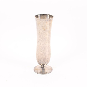 Vase mit gehämmerter Oberfläche