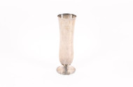 Vase mit gehämmerter Oberfläche