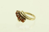 Ring mit 4 orangefarbenen Farbsteinen
