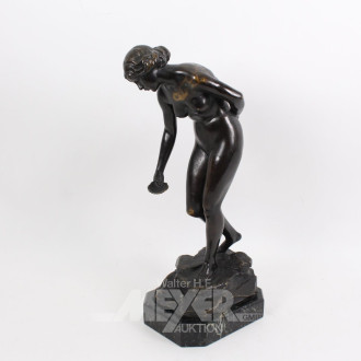 Bronzefigur "Frau mit Muschel"