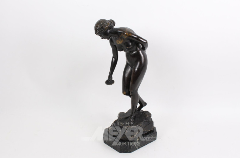 Bronzefigur "Frau mit Muschel"