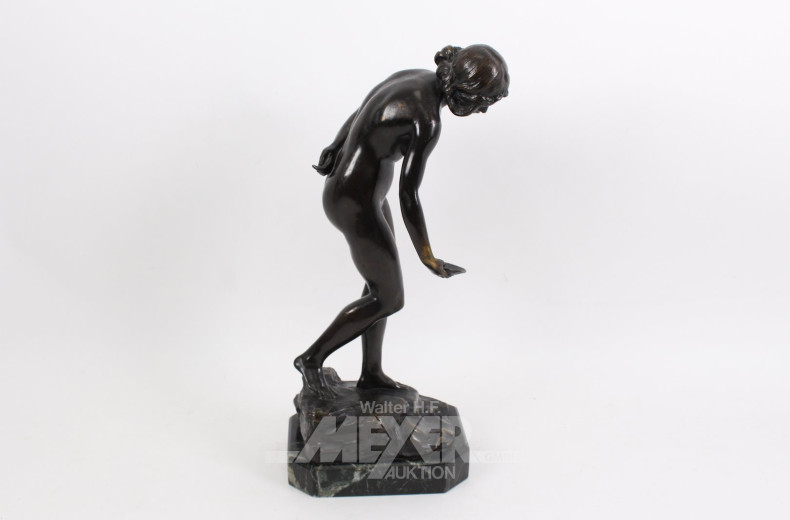 Bronzefigur "Frau mit Muschel"