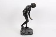 Bronzefigur "Frau mit Muschel"