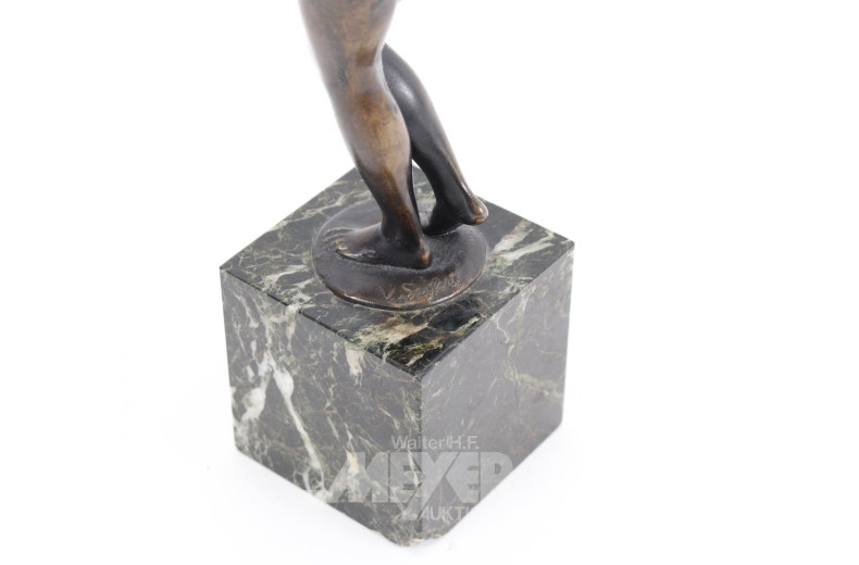Bronzefigur "Trinkende"