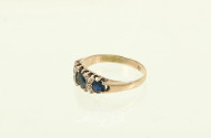 Ring mit 3 blauen Farbsteinen u. 4 kl. Brillanten