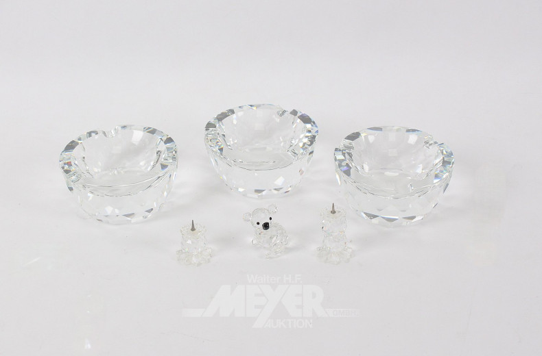 3 Kristallaschenbecher u. 3 kl. Swarovski-Objekte