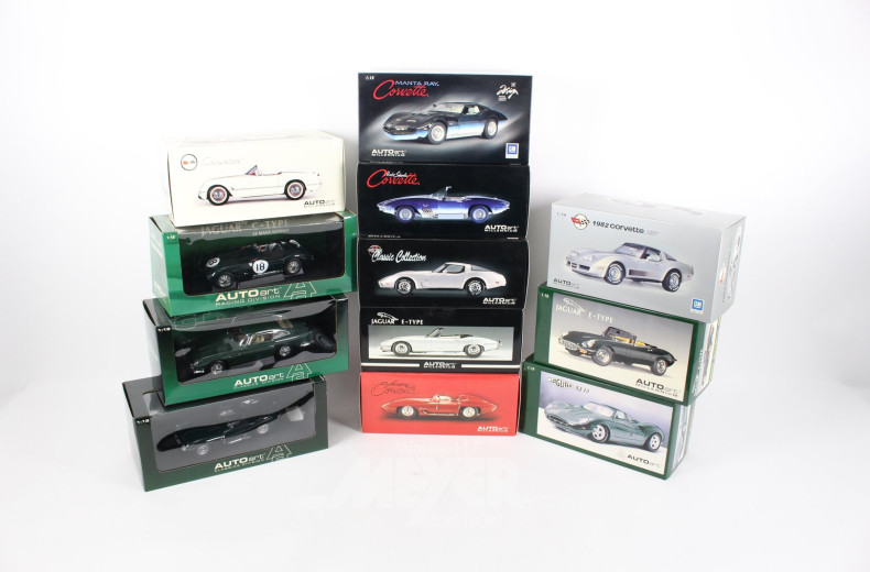 12 versch. Modellautos, 1:18