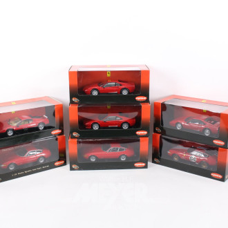 7 versch. Modellautos, 1:18