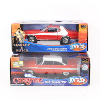 2 versch. Modellautos, 1:18