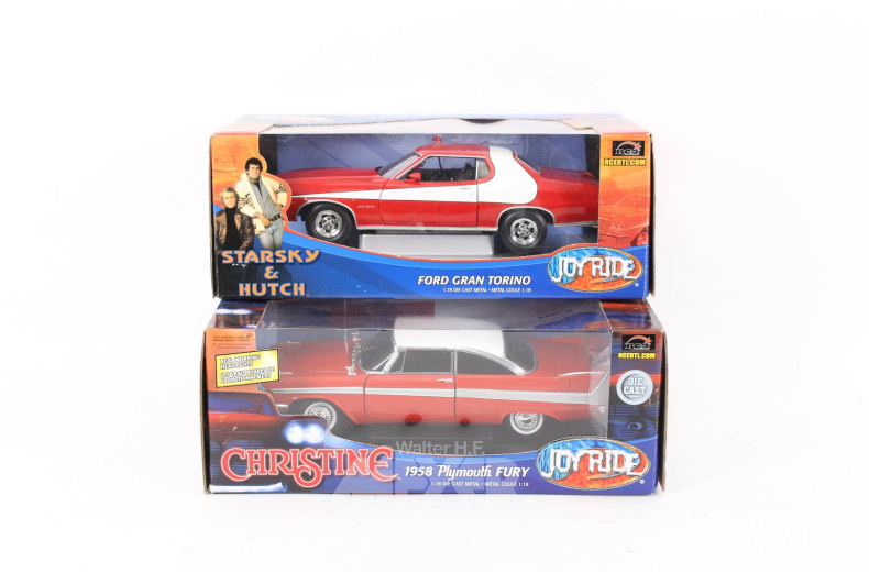 2 versch. Modellautos, 1:18