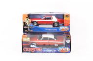 2 versch. Modellautos, 1:18