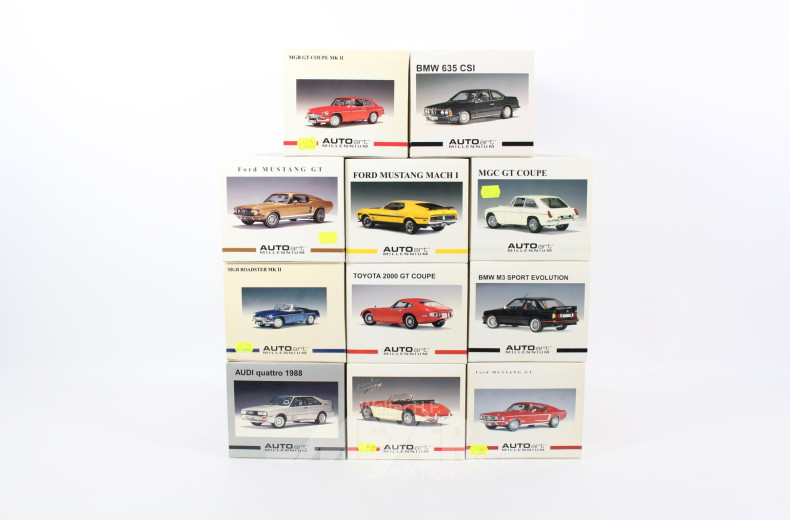 11 versch. Modellautos, 1:18