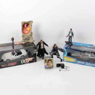 2 versch. Modellautos, 1:18 + Puppen, Zubehör