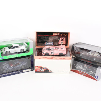 7 versch. Modellautos, 1:18