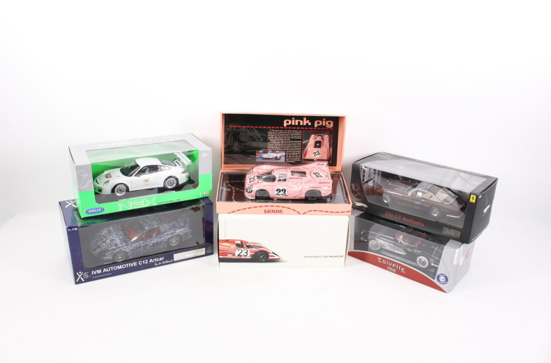 7 versch. Modellautos, 1:18