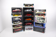 17 versch. Modellautos, 1:18