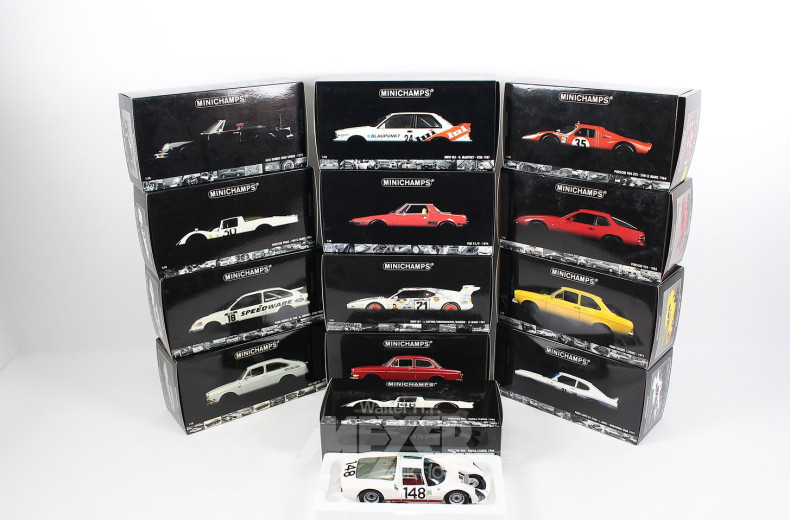 35 versch. Modellautos, 1:18