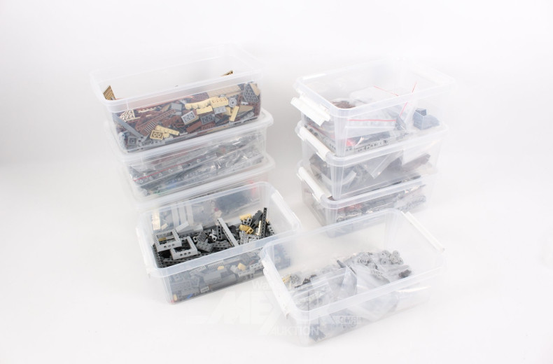 8 Kunststoffboxen mit div. LEGO Bauteilen