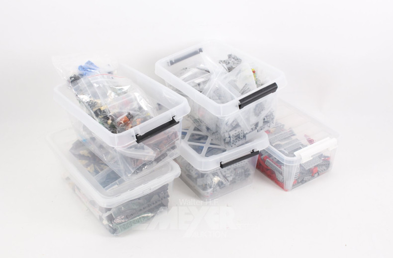5 Kunststoffboxen mit div. LEGO Bauteilen