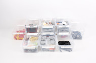 20 Kunststoffboxen mit div. LEGO Bauteilen