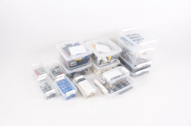 25 Kunststoffboxen mit div. LEGO Bauteilen u. div. lose Elemente