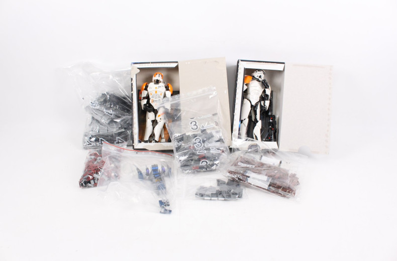 25 Kunststoffboxen mit div. LEGO Bauteilen u. div. lose Elemente