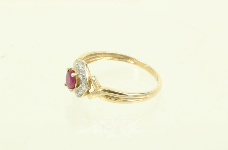 Damenring mit 1 Rubin u. Diamantrosen