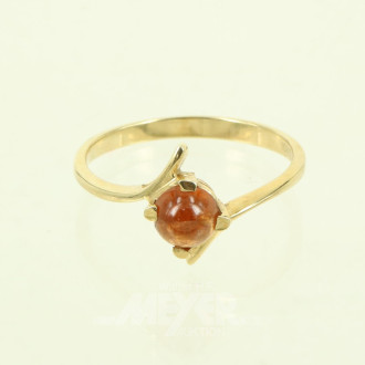 Damenring mit Bernstein-Cabochon