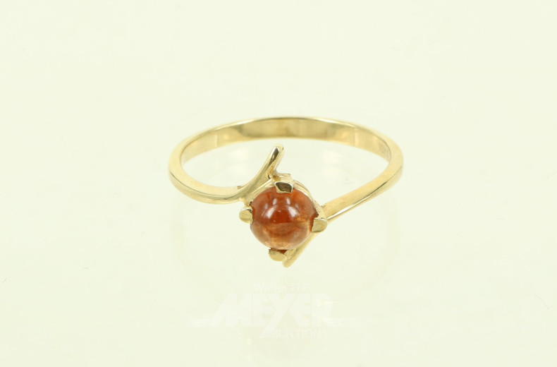 Damenring mit Bernstein-Cabochon