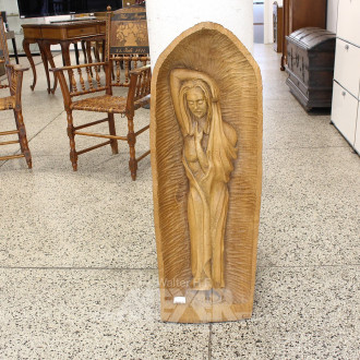 Holzschnitzfigur "Dame mit entkleideter Brust"