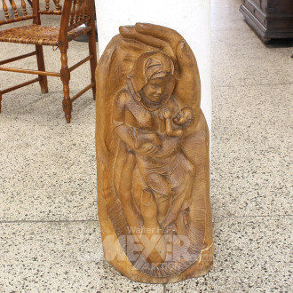 Holzschnitzfigur "Madonna mit Kind in Gottes Händen"