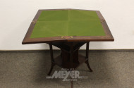 Spieltisch mit grüner Filzauflage