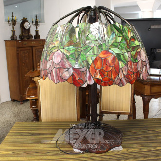 große Tischlampe nach Tiffany