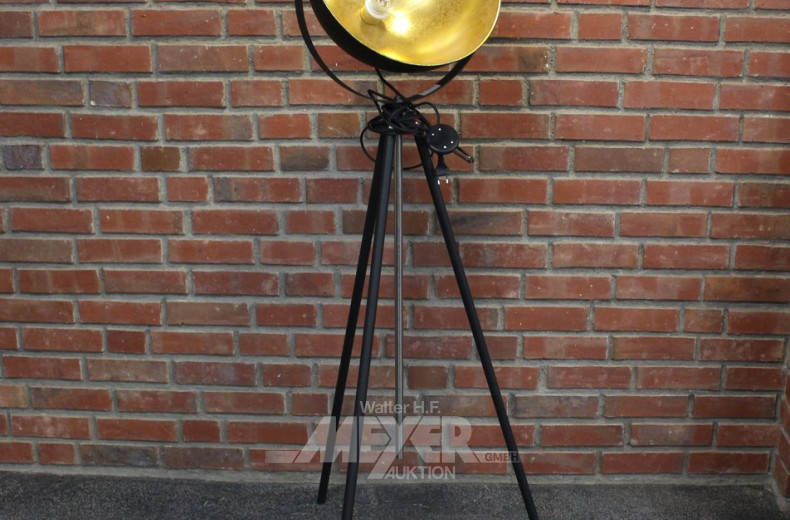Stehlampe Halbkugelform auf Dreibein