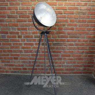 Stehlampe Halbkugelform auf Dreibein