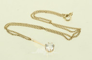 Kette mit Edelsteinanhänger